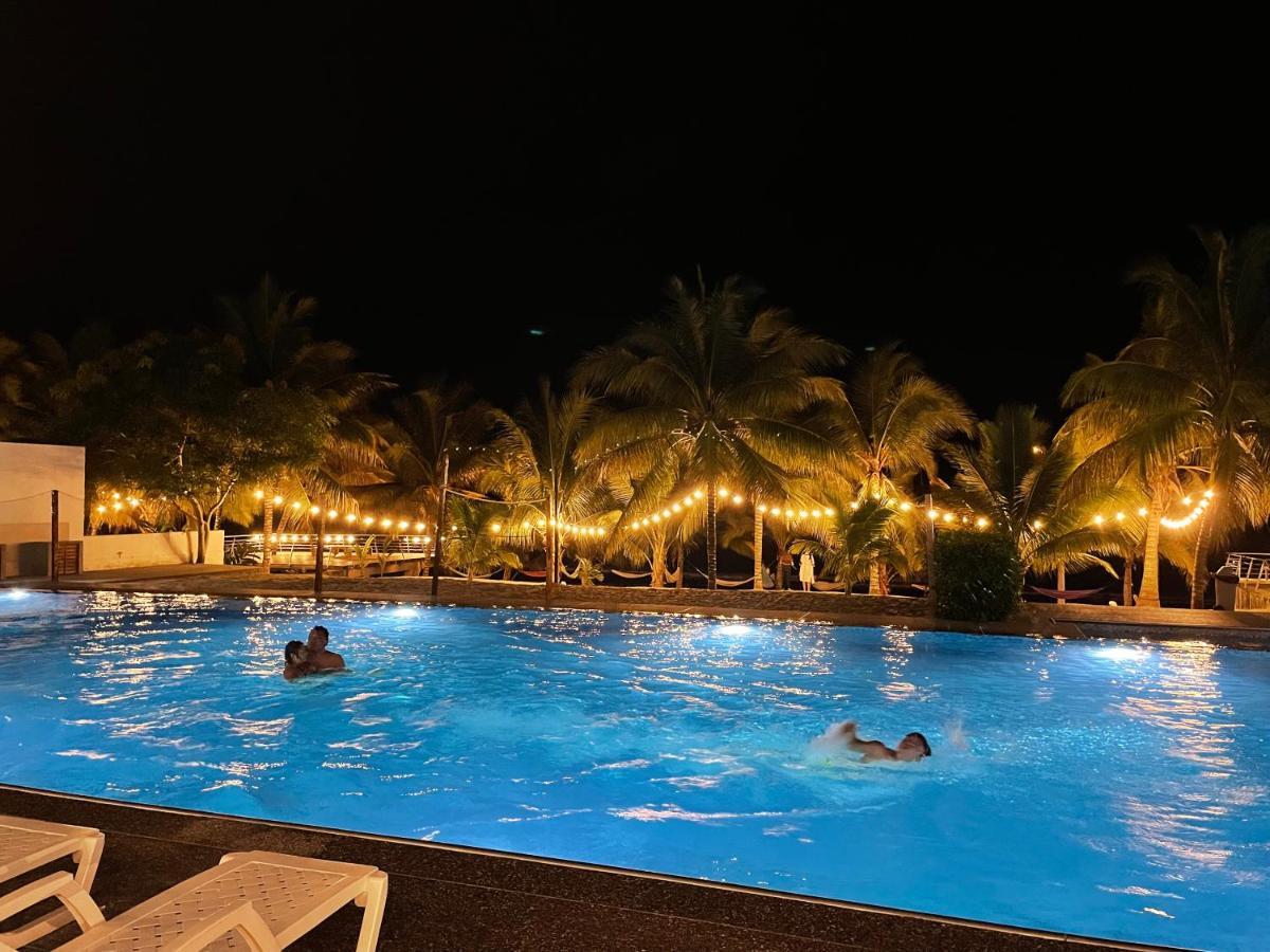Resort Playa Azul Departamentos frente al mar Tonsupa Exterior foto