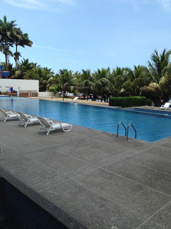 Resort Playa Azul Departamentos frente al mar Tonsupa Exterior foto